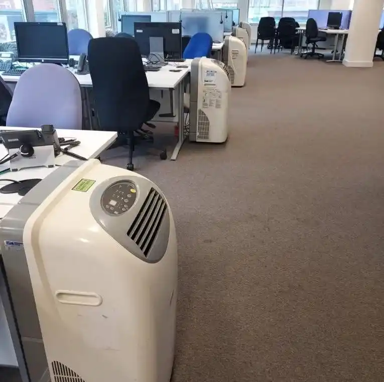 Air conditioning trinity cools uni building during student clearing process